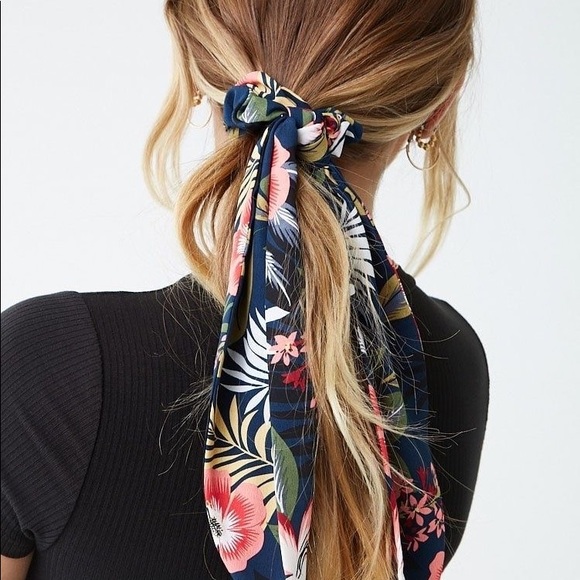 💕LAST One Plants Girl Art Illustration scarf - Picture 7 of 7